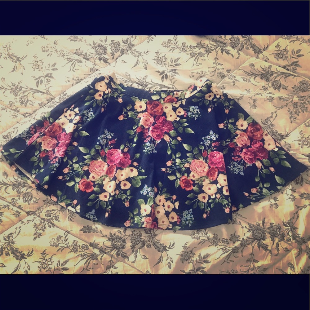 Forever 21 Skater Floral Print Skirt size M